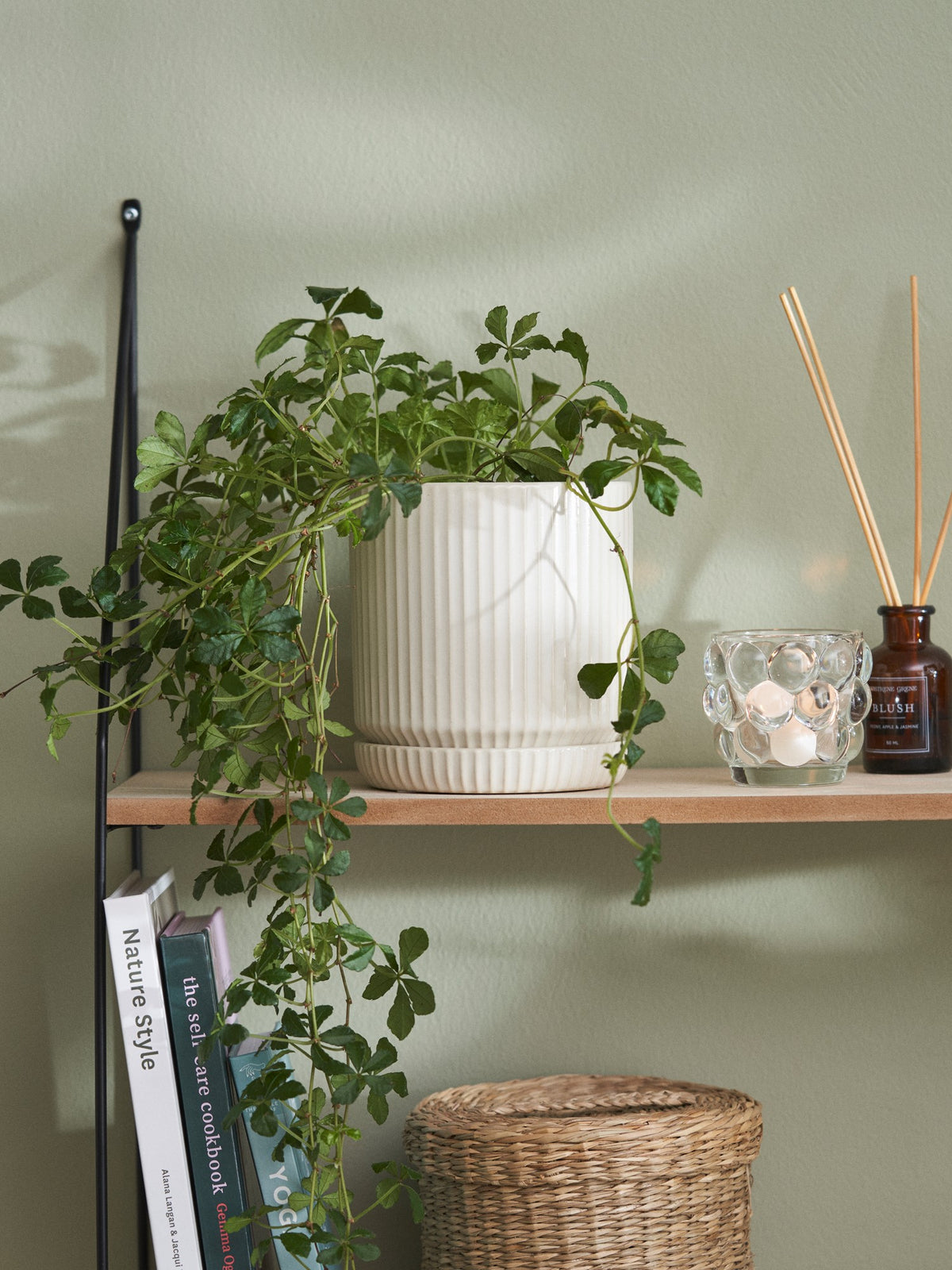 Flowerpot with saucer