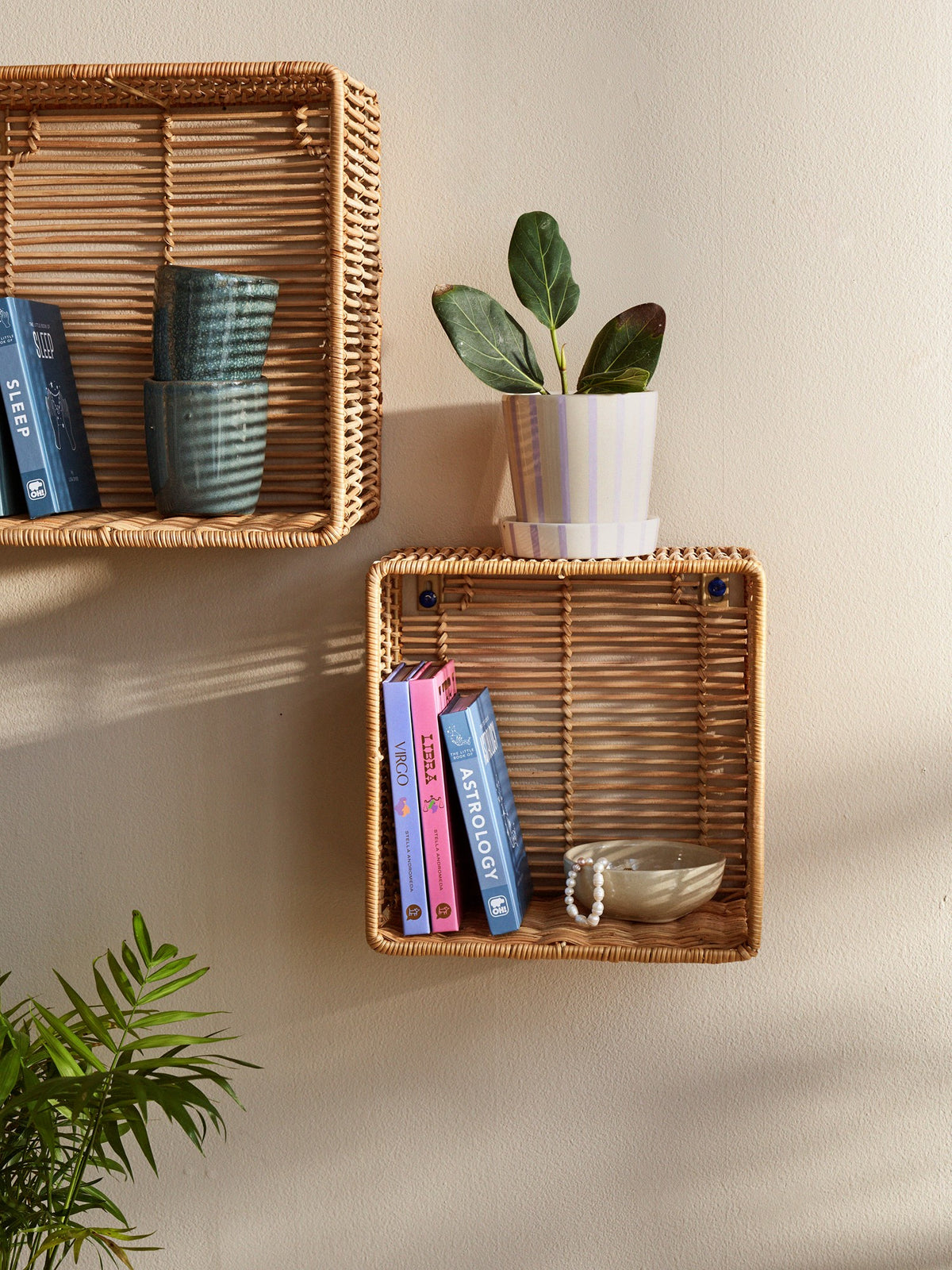 Wall shelf