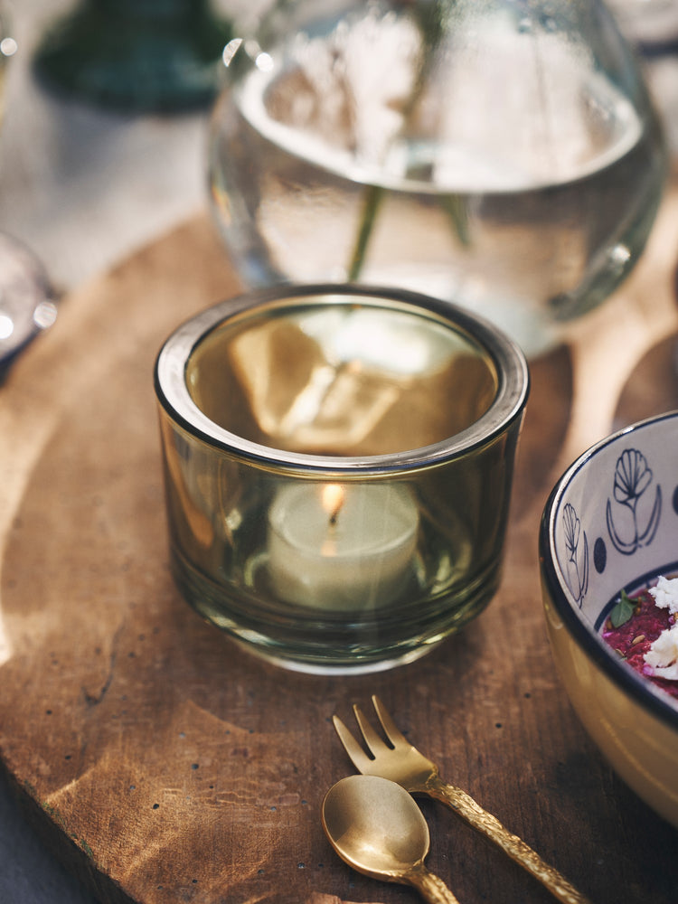 Tealight holder