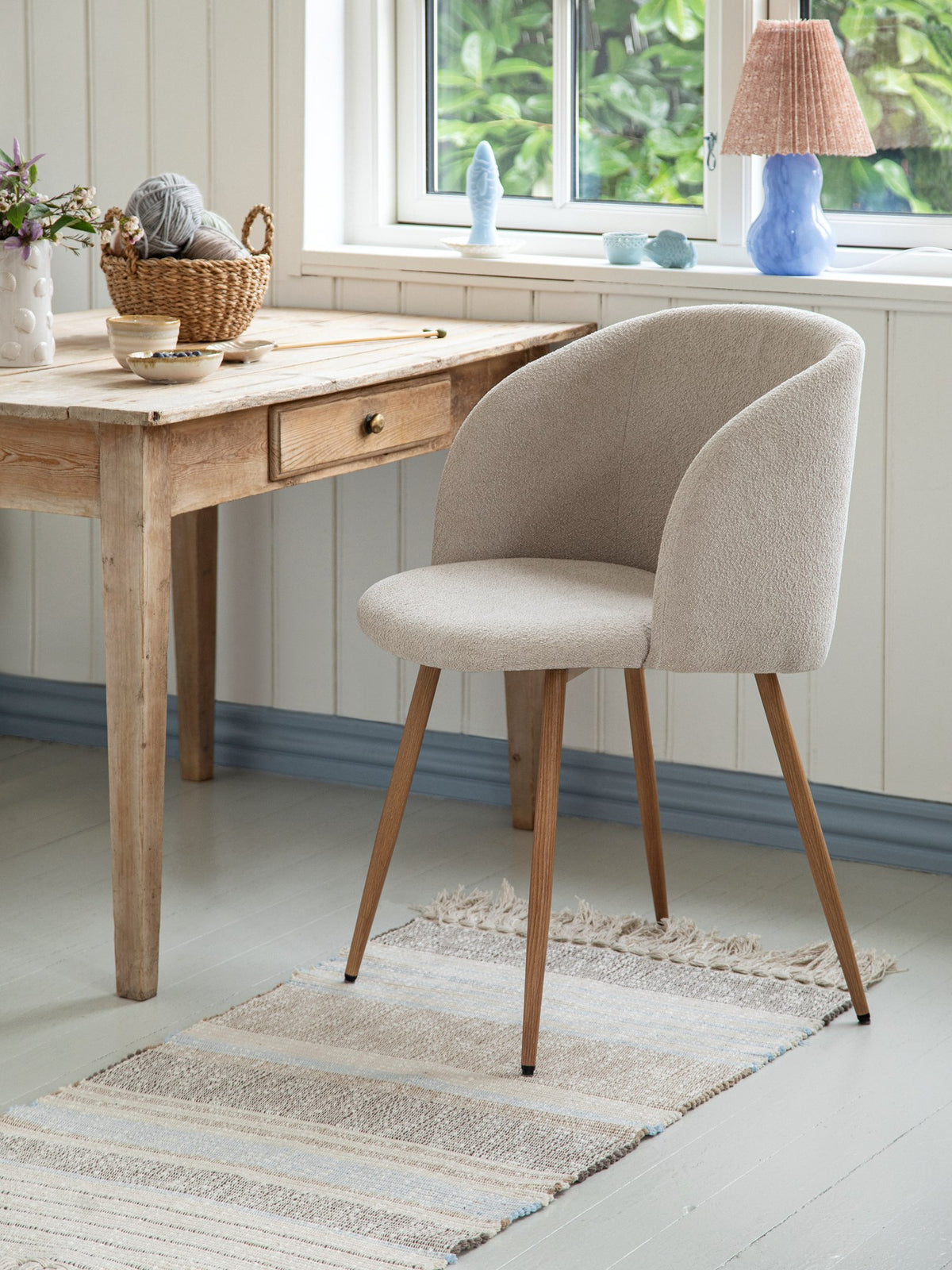 ANNA Bouclé dining chair with arm rest