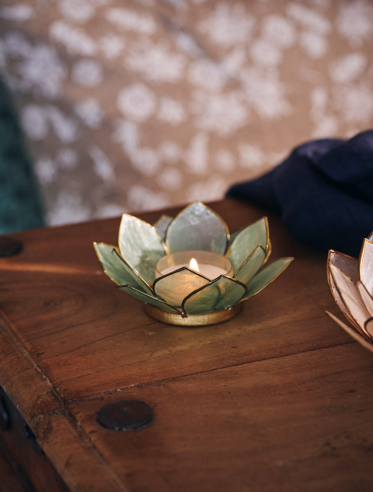 Tealight holder