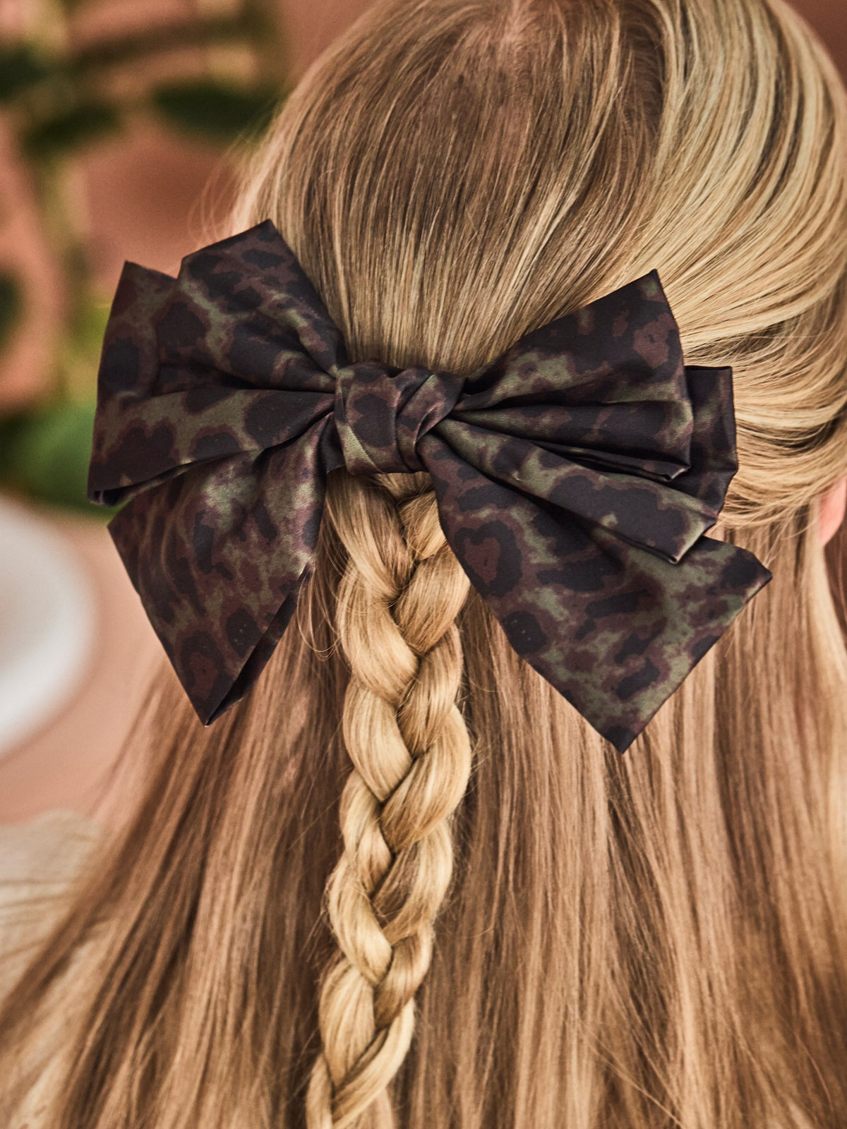 Bow hair clip