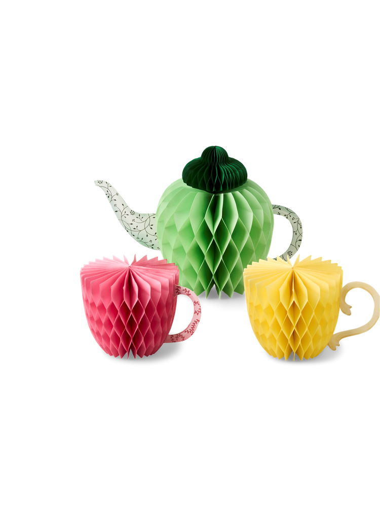 Table decorations teapot and cups