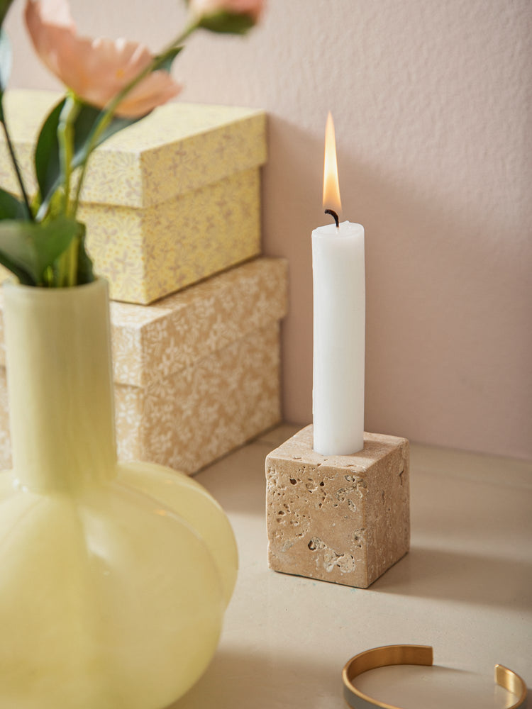 Candle holder