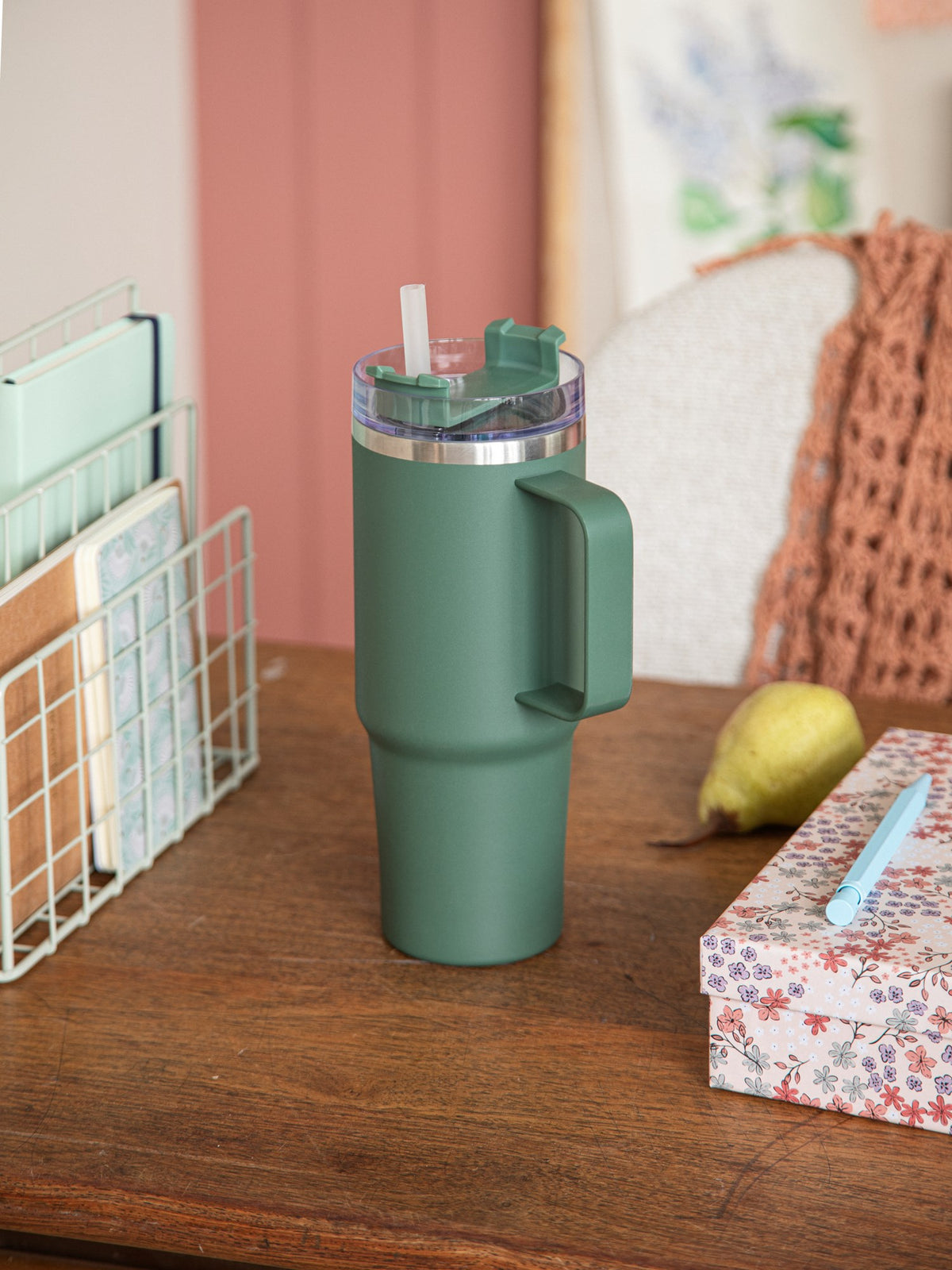 Tumbler with straw and handle 880 ml