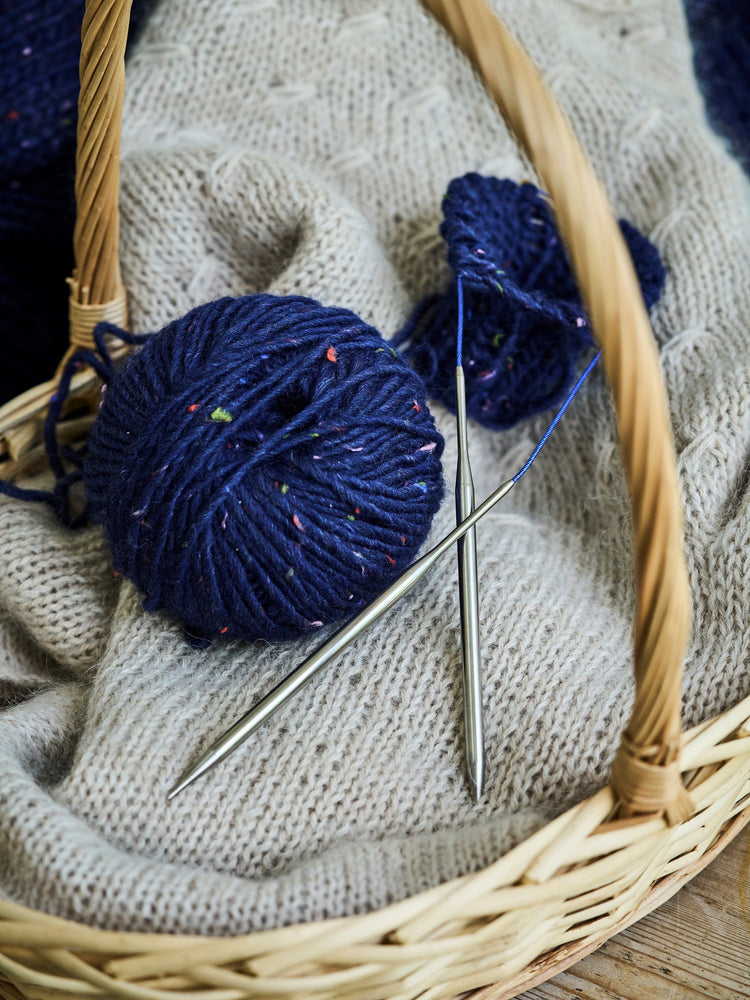 Circular knitting needles