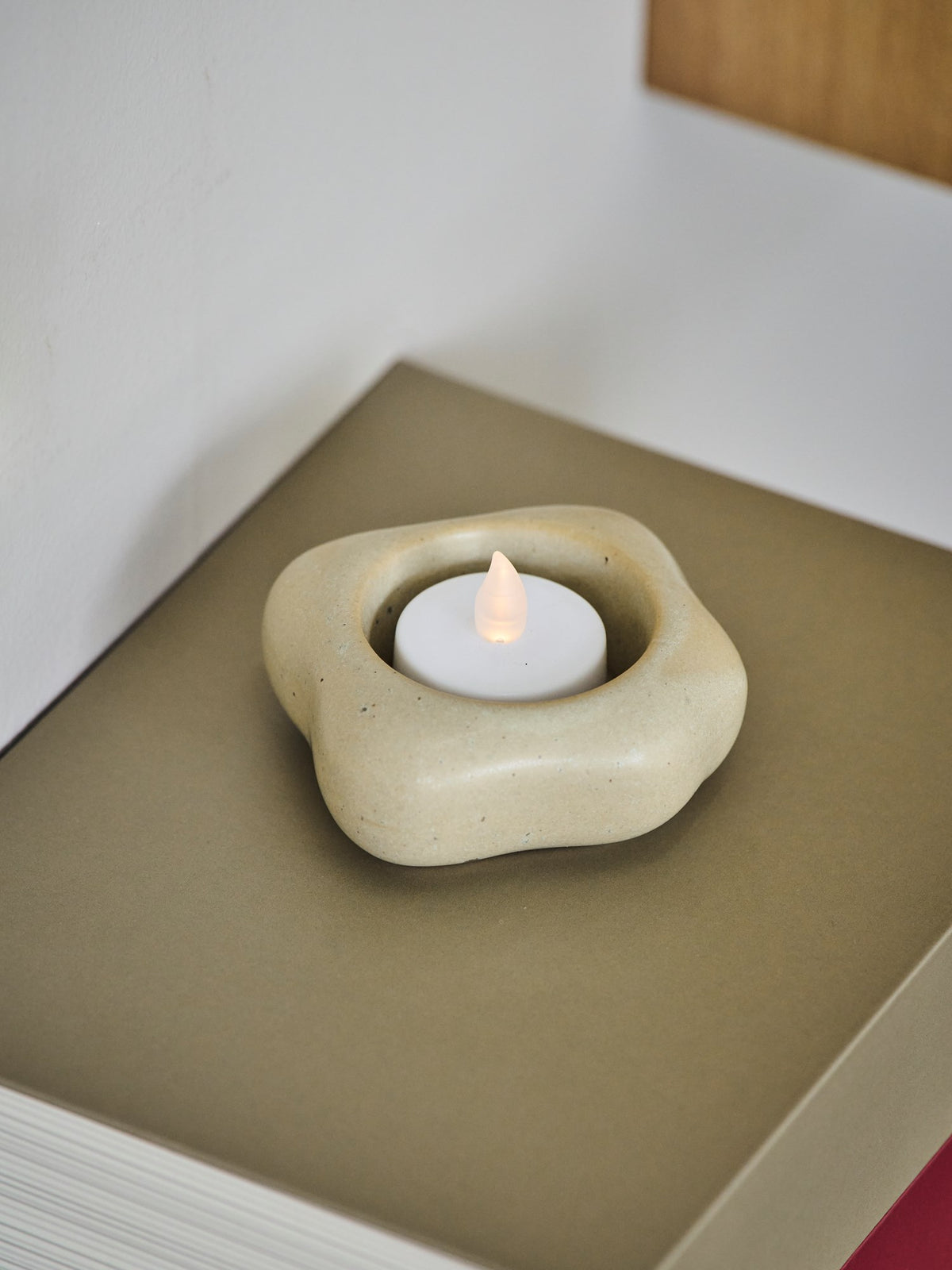 Tealight holder