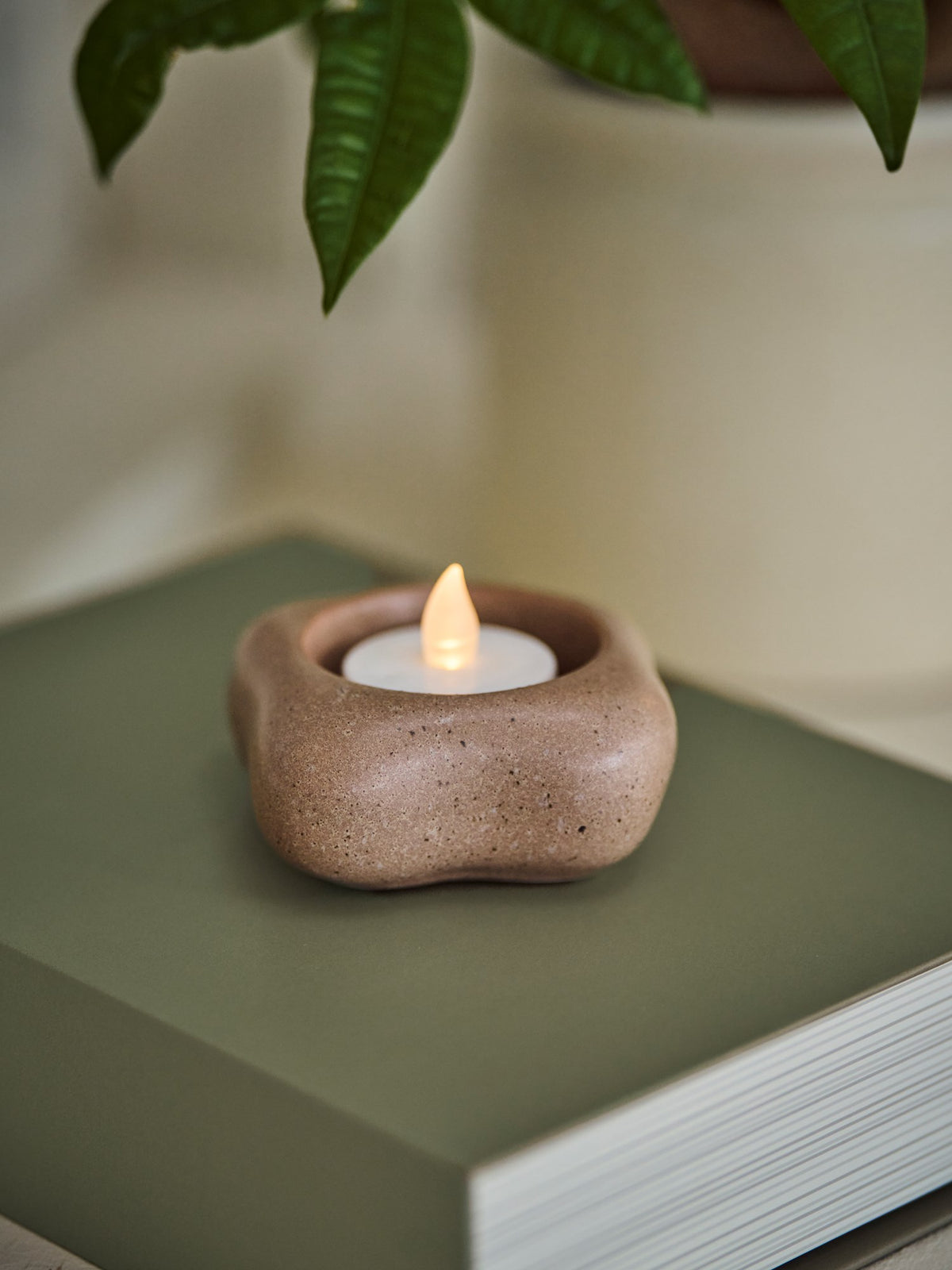 Tealight holder