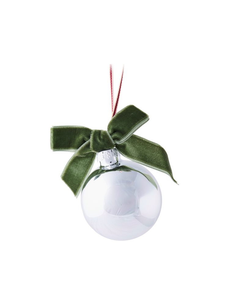 Christmas bauble with velvet bow