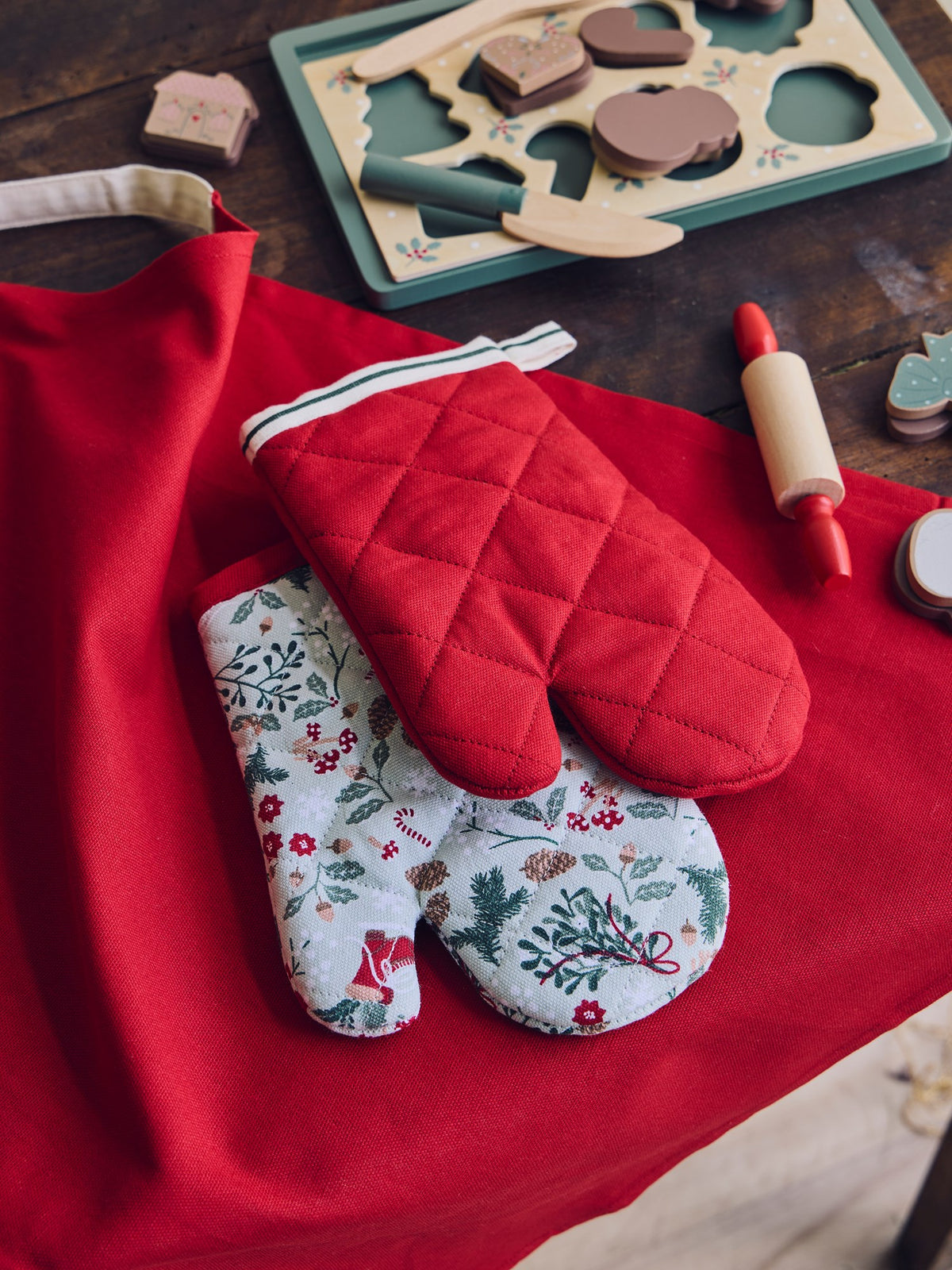Toy oven glove