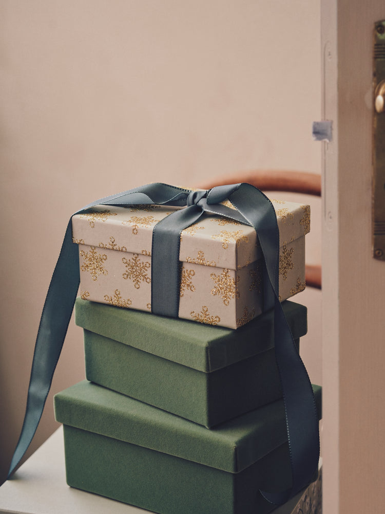 Box with glitter