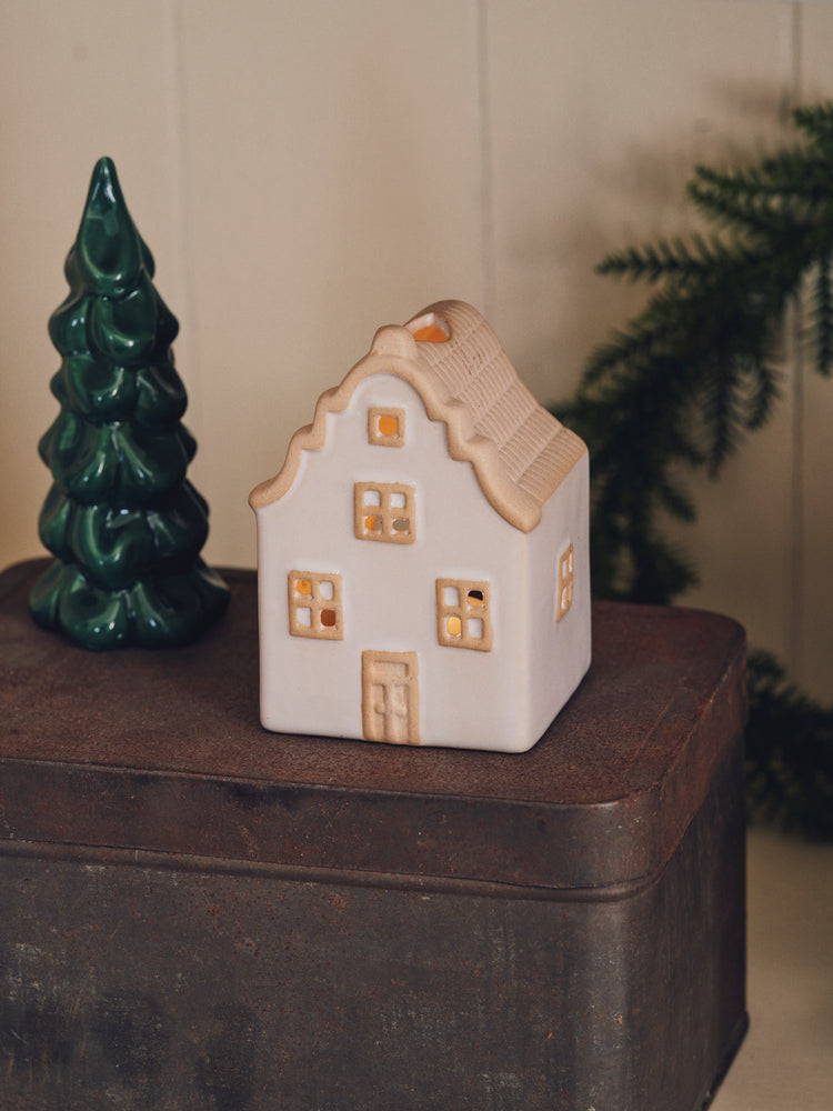 Tealight holder house