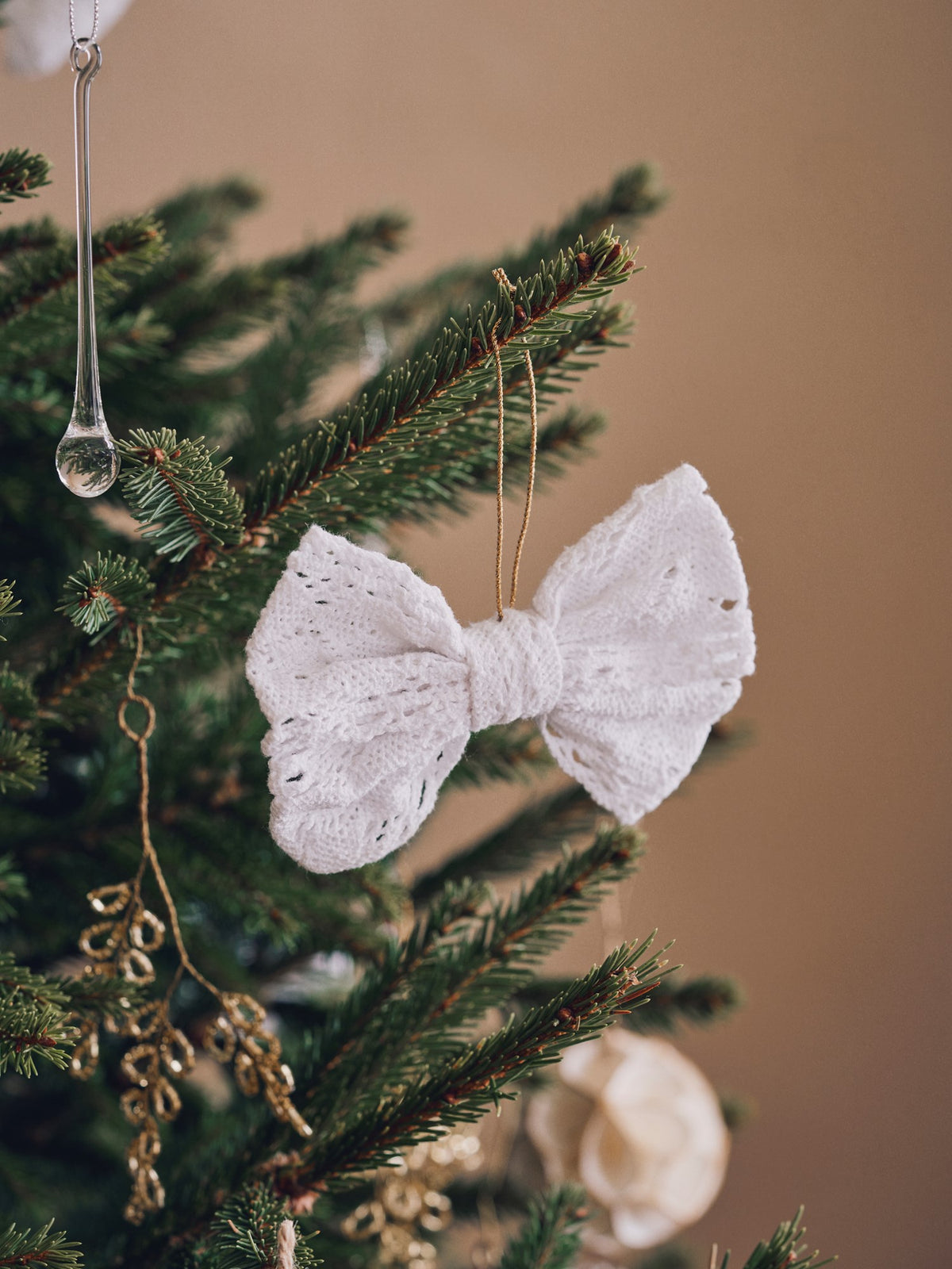 Lace bow