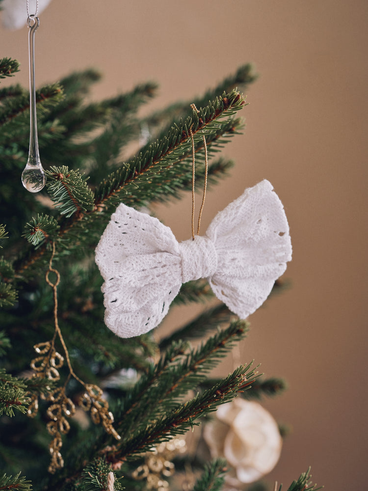 Lace bow