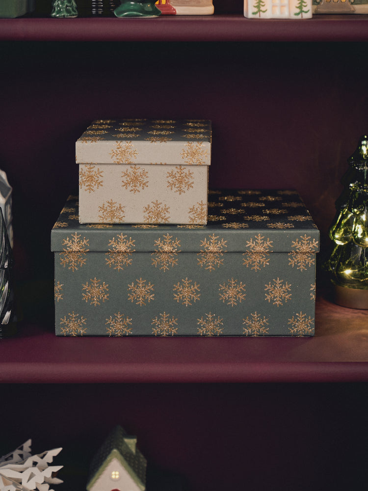 Box with glitter