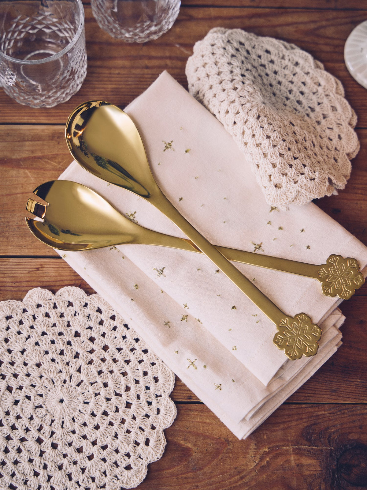 Salad servers