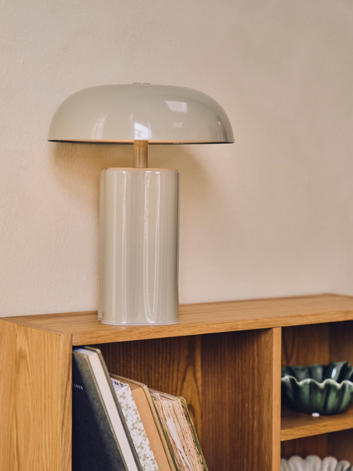 Table lamp
