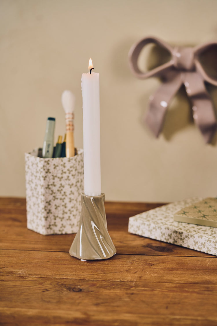 Candle holder