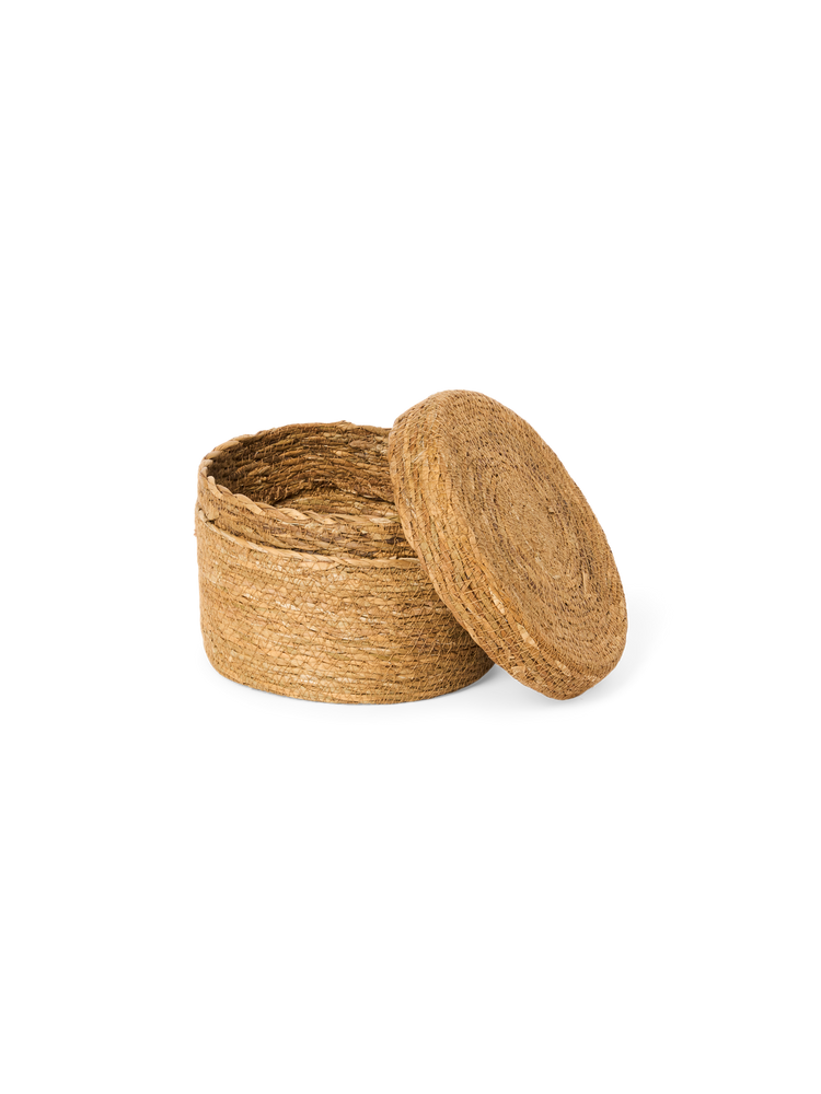 Woven basket with lid