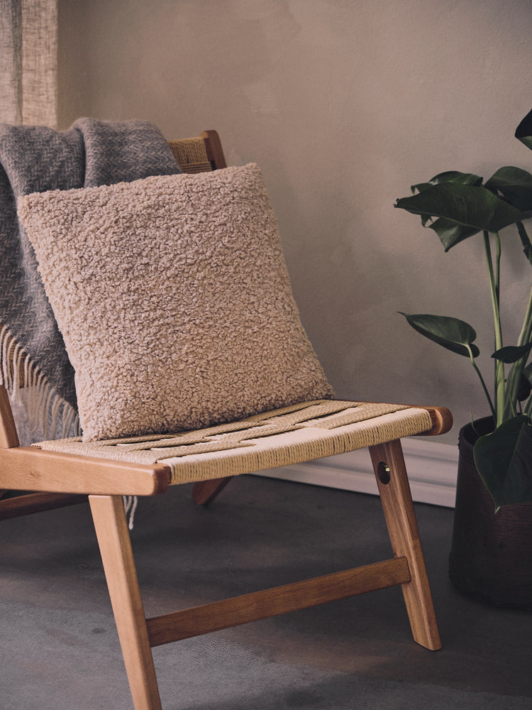 Decorative cushion with teddy fabric