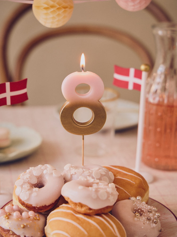Cake candle 8