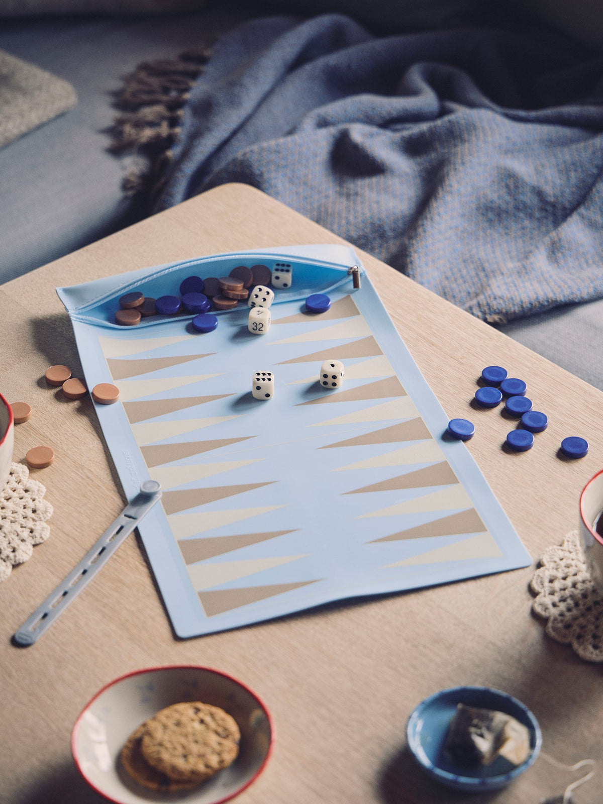 Foldable backgammon set
