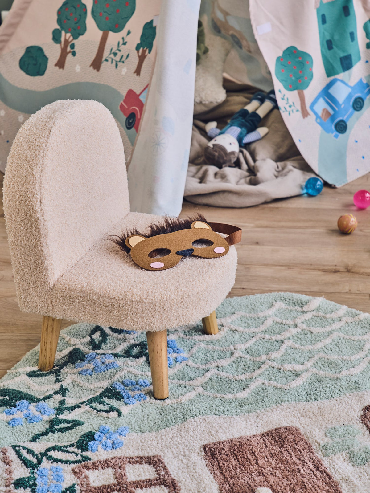 Bouclé children's chair