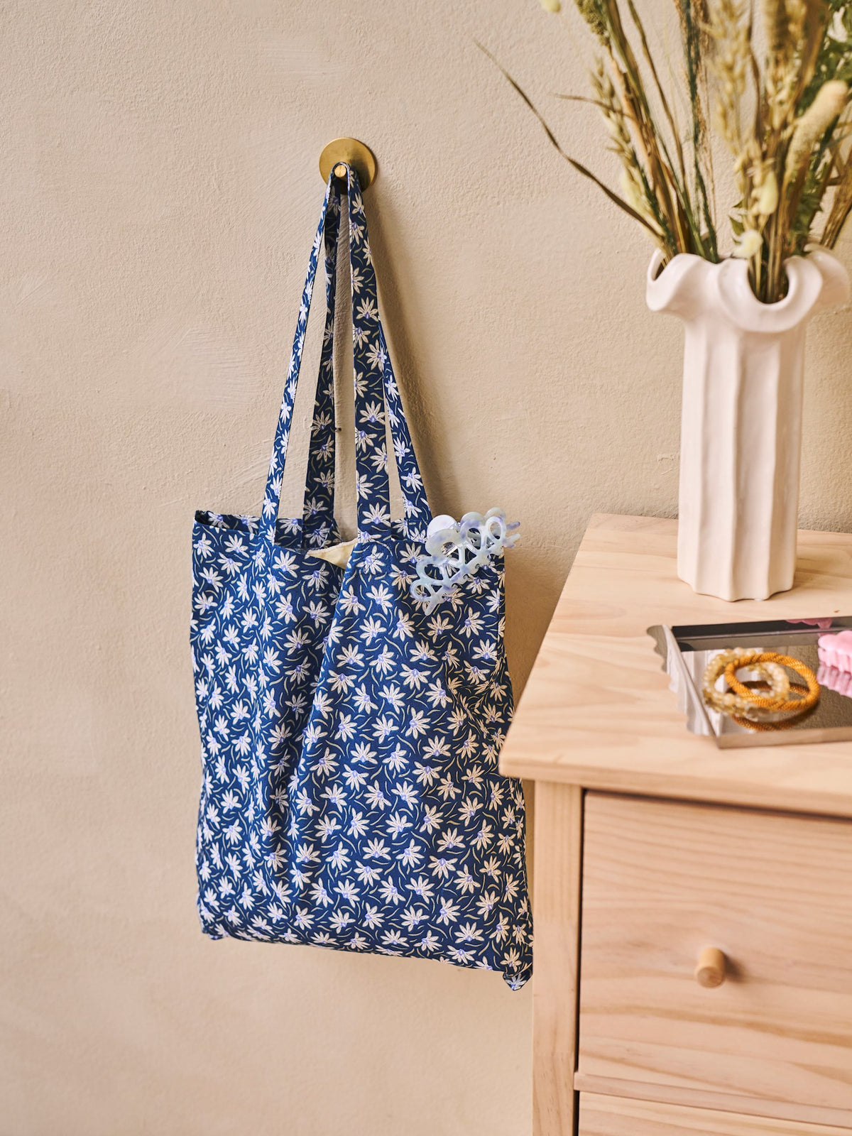 Tote bag