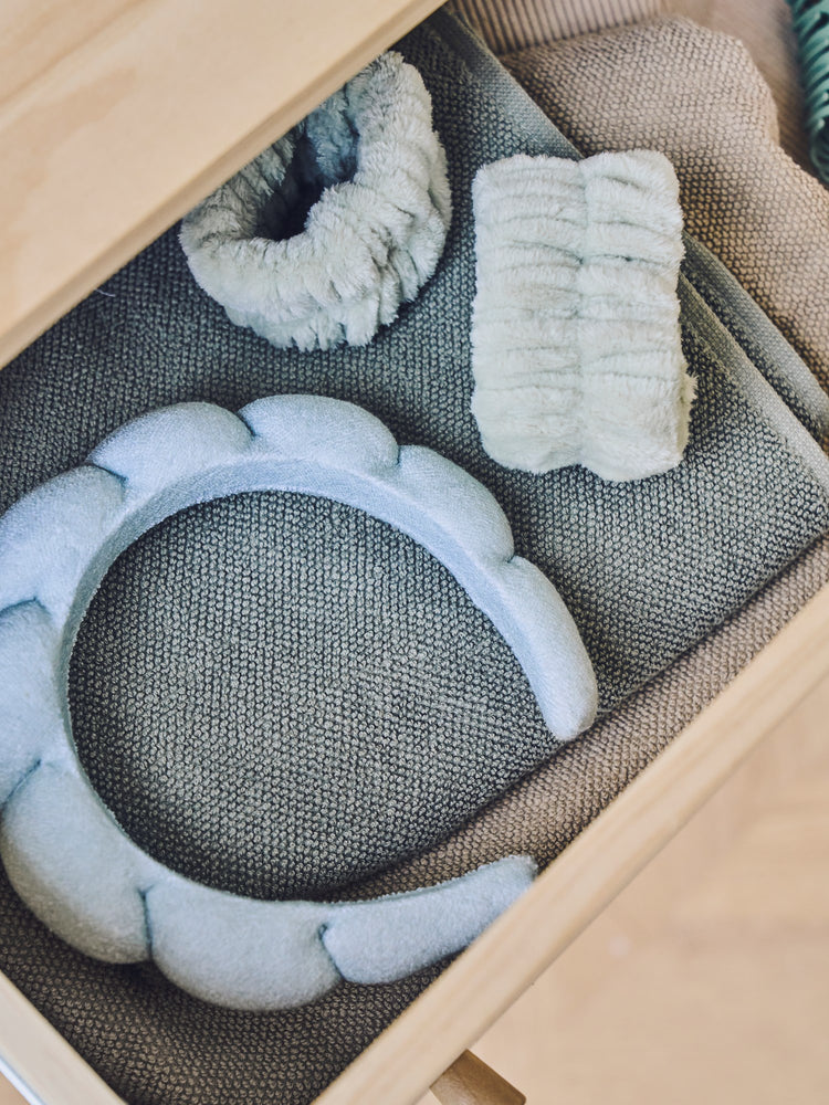 Hairband and cuffs set