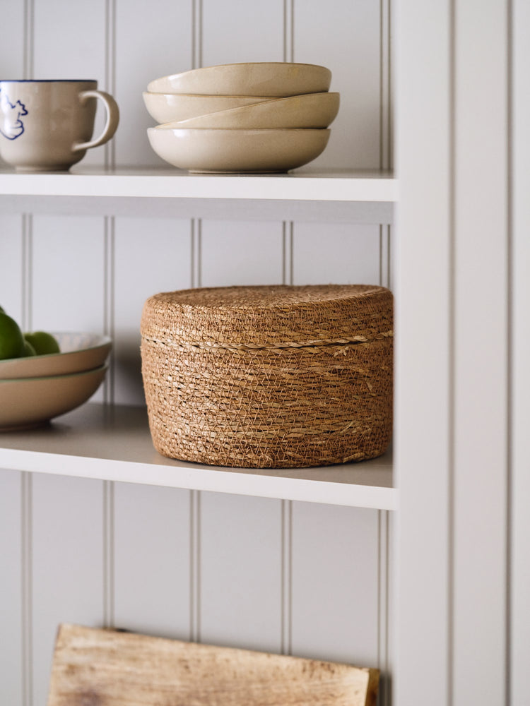 Woven basket with lid