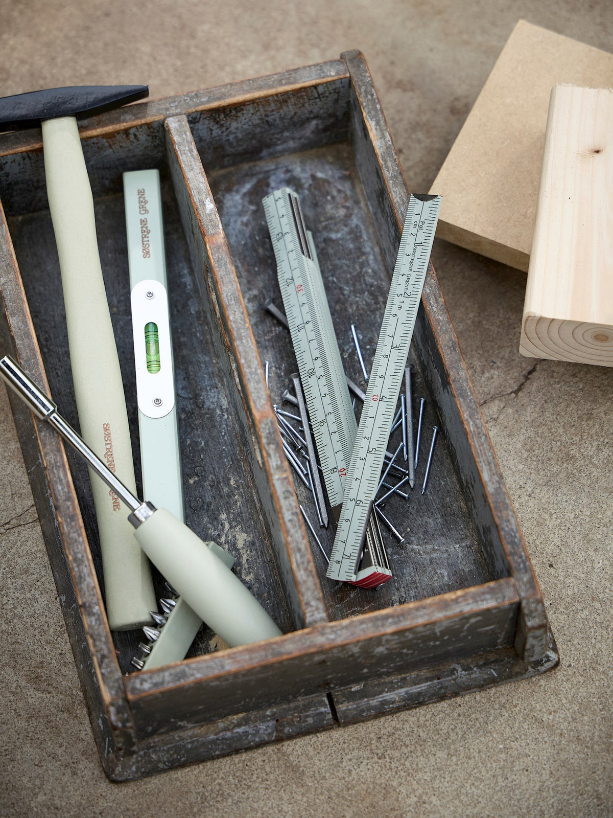 Folding ruler
