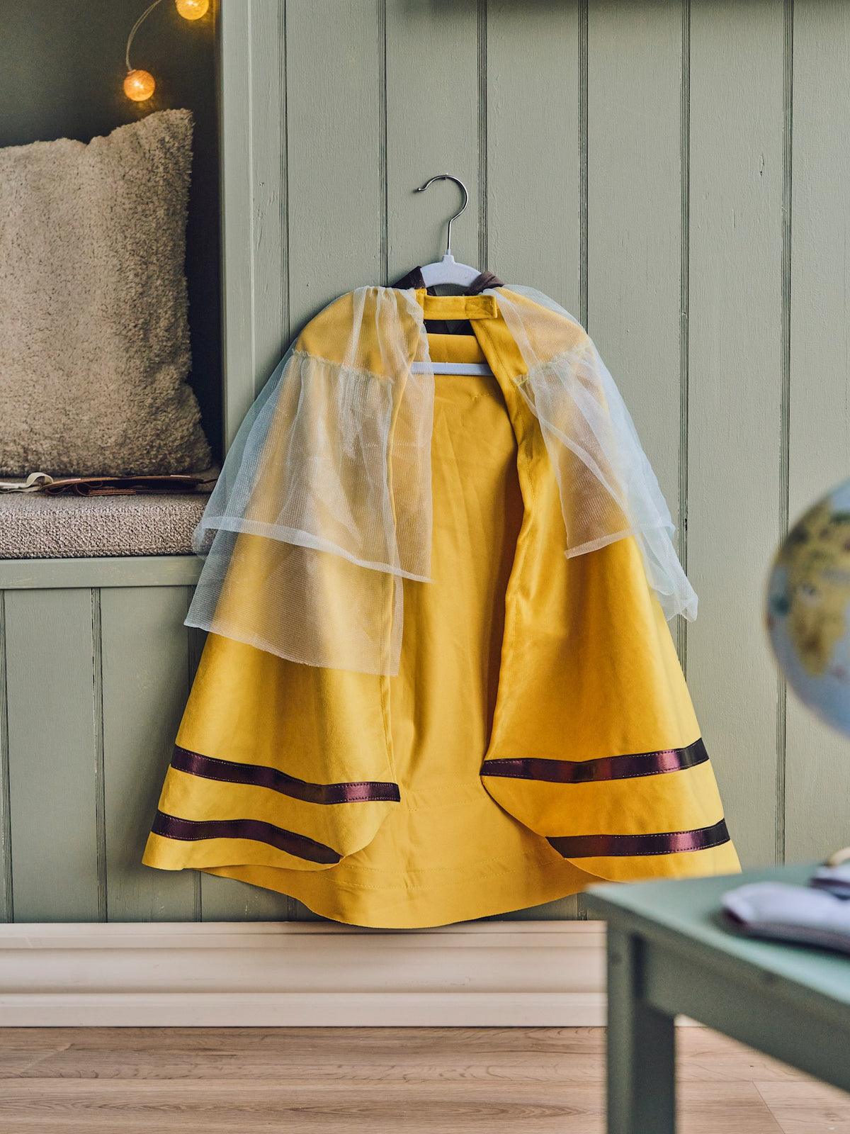 Bumblebee dress-up cape