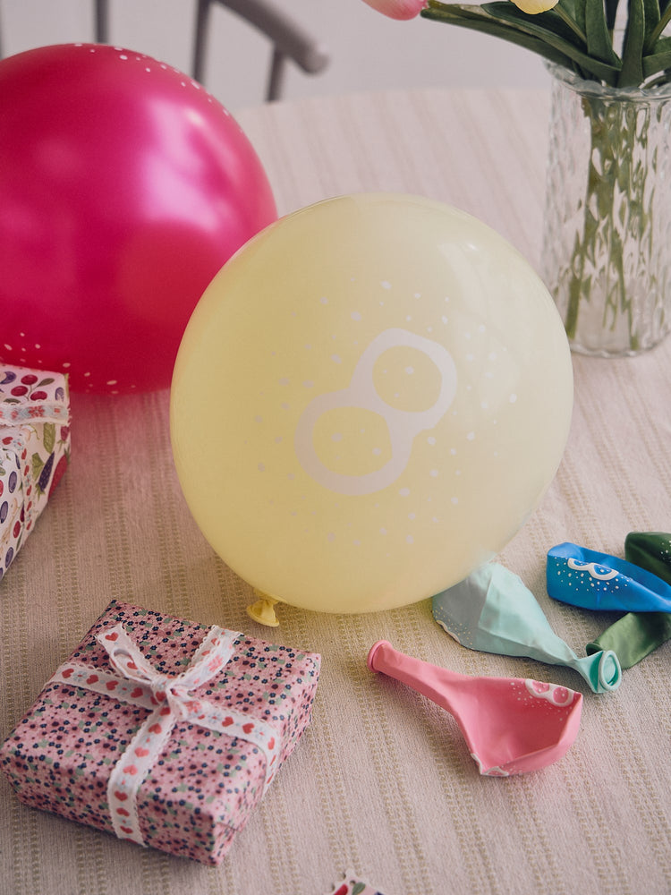 Balloons with number 8