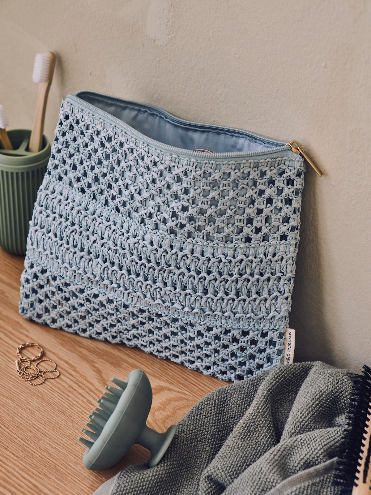 Woven pouch