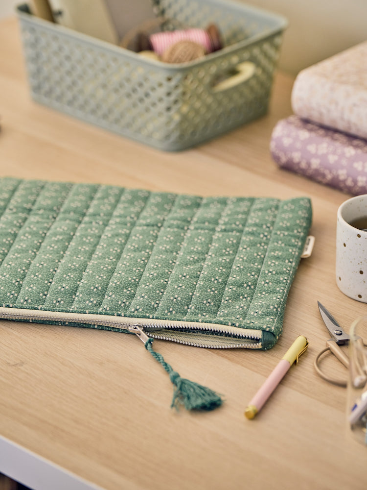 Laptop sleeve