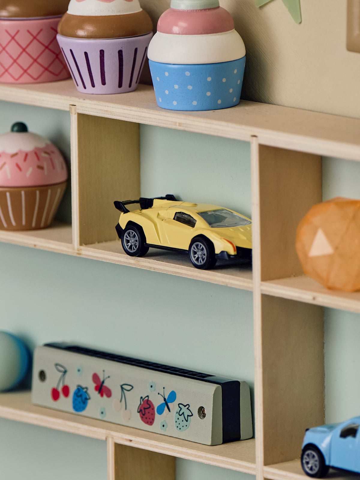 Pull-back racing car