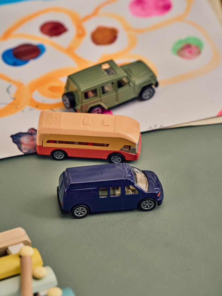 Pull-back van