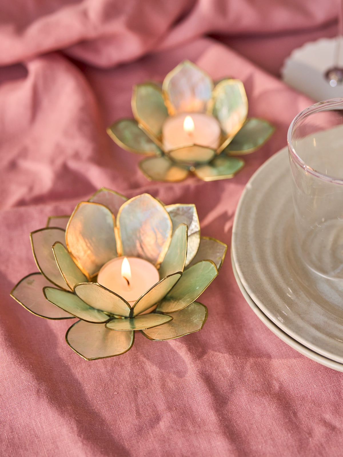 Tealight holder