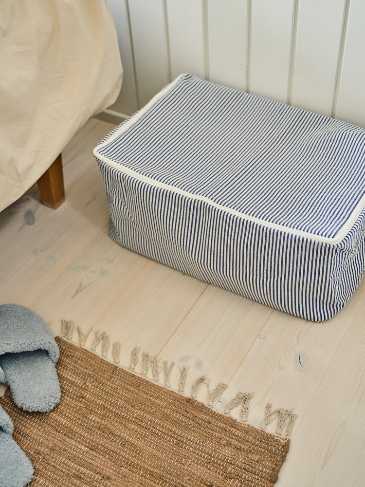 Storage bag with zipper