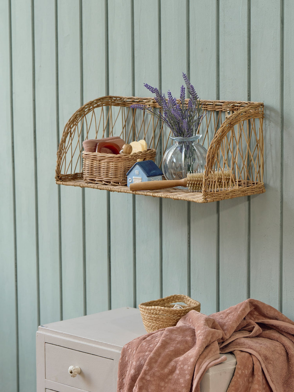 Wall shelf