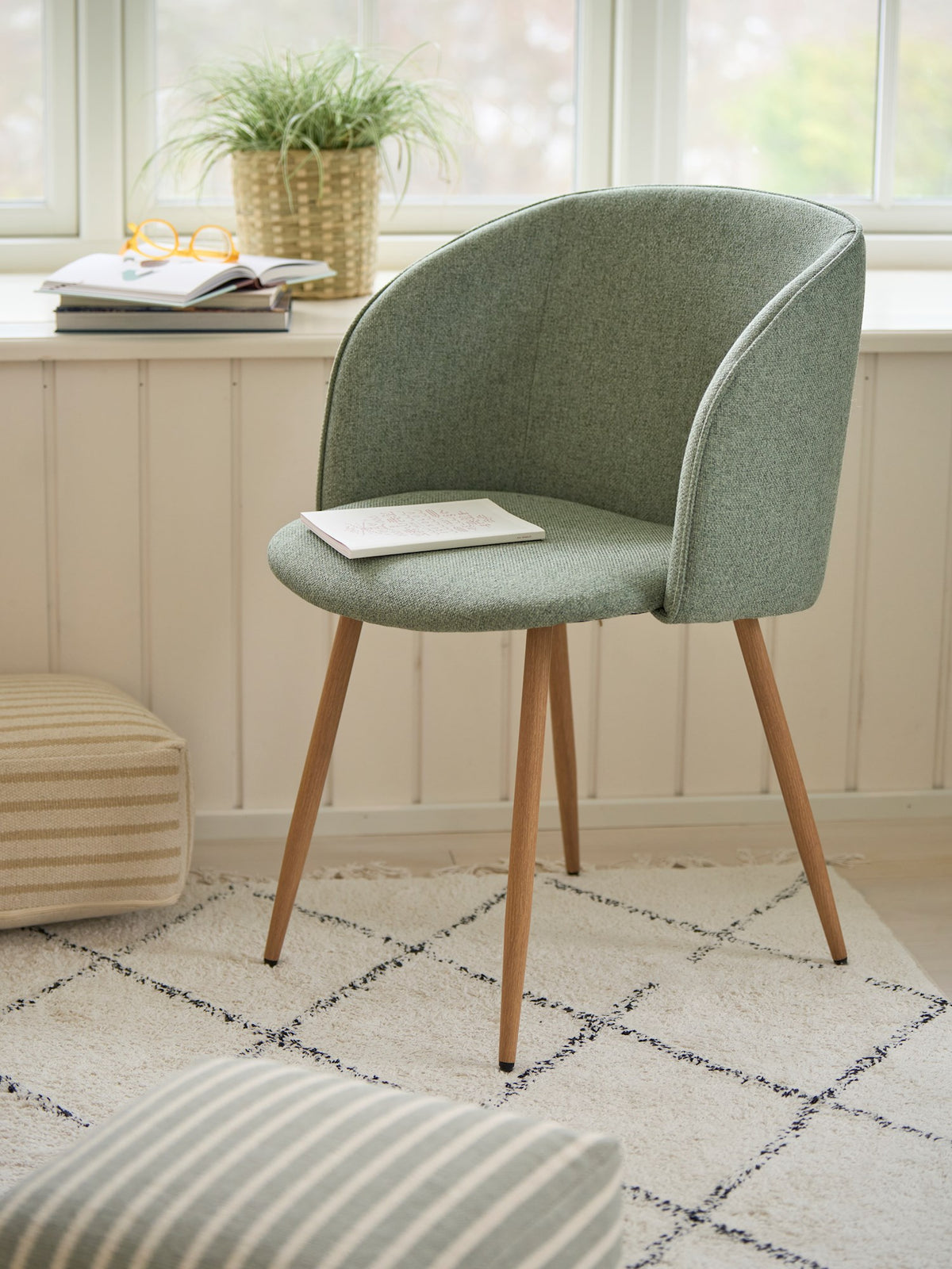 ANNA Dining chair with armrest