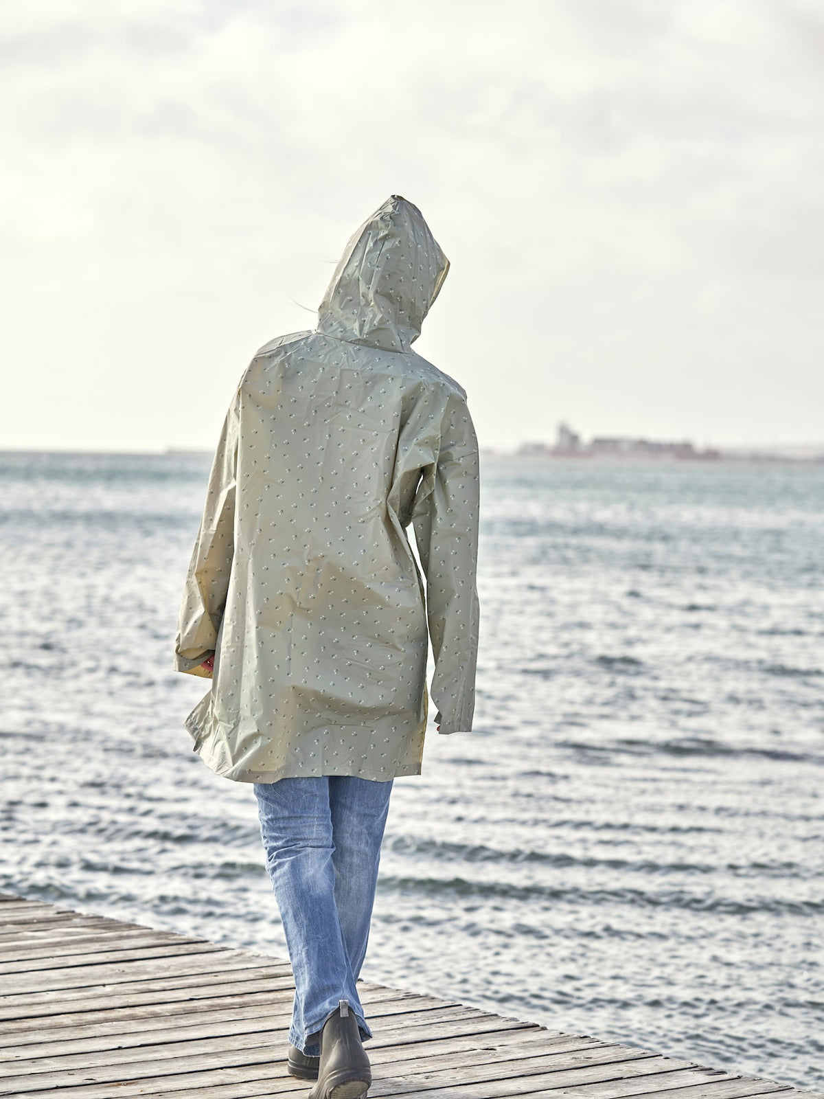 Reusable rain poncho for adults