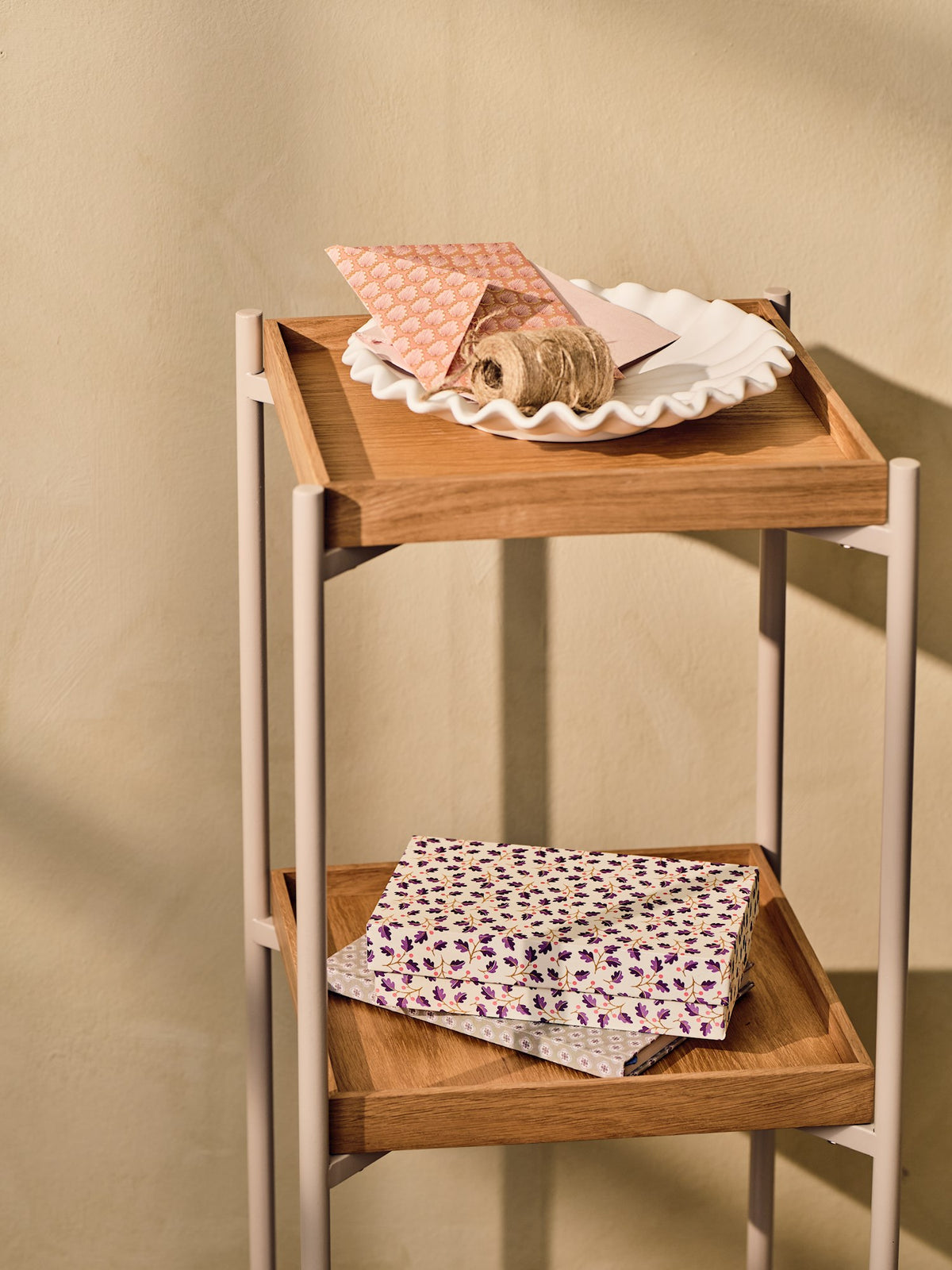 Floor shelf