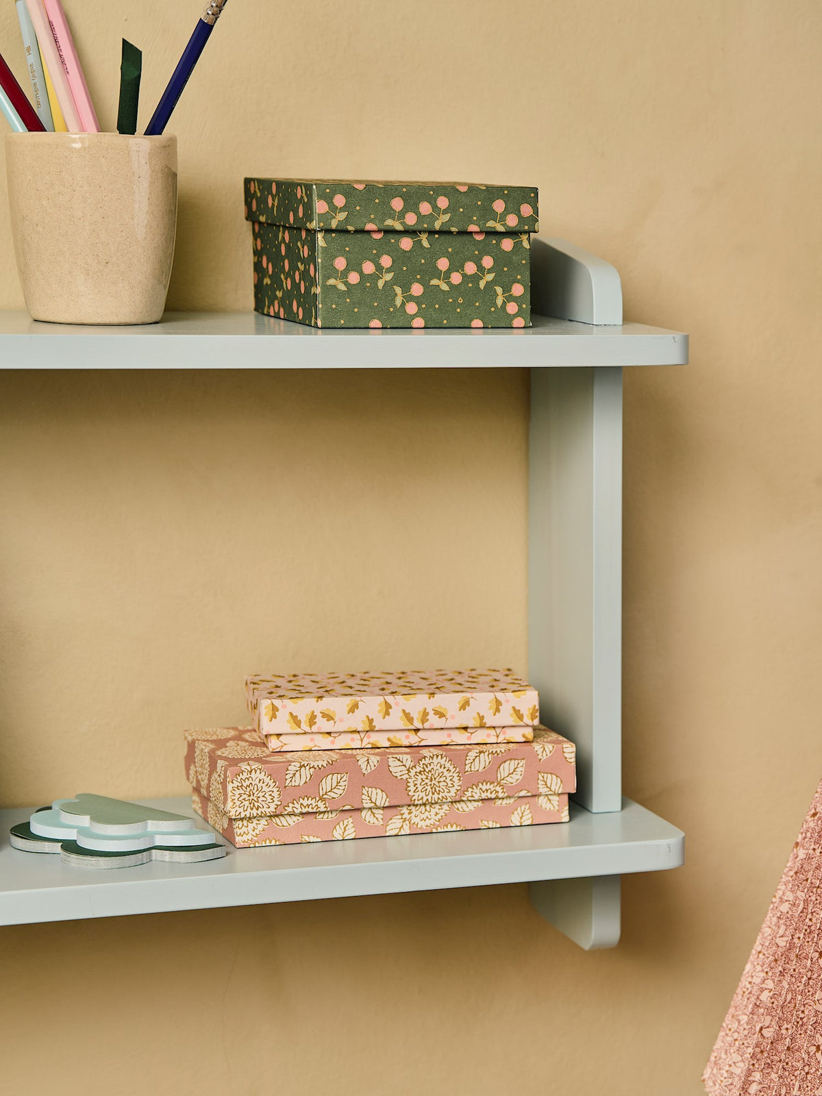 Wall shelf