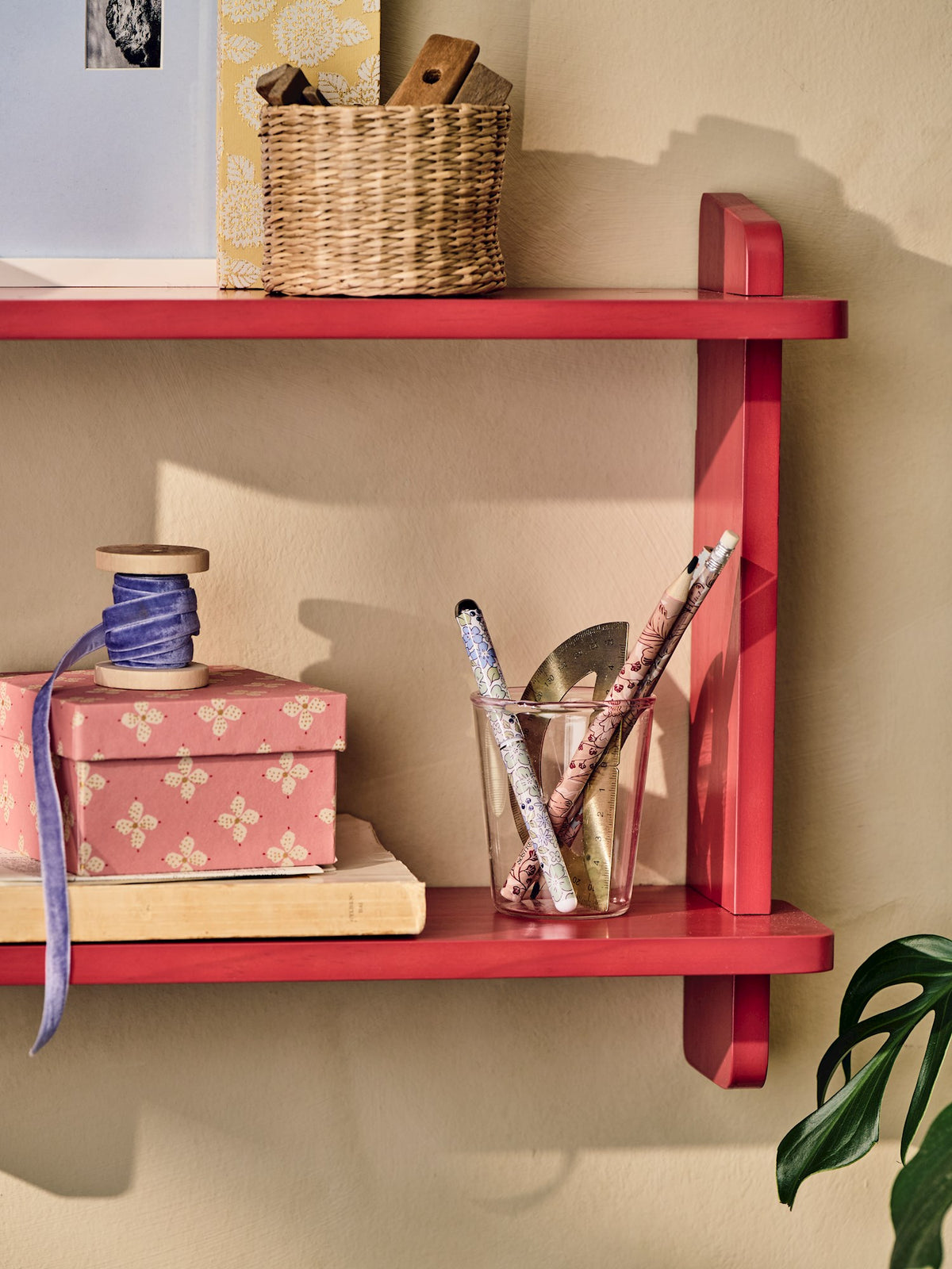 Wall shelf