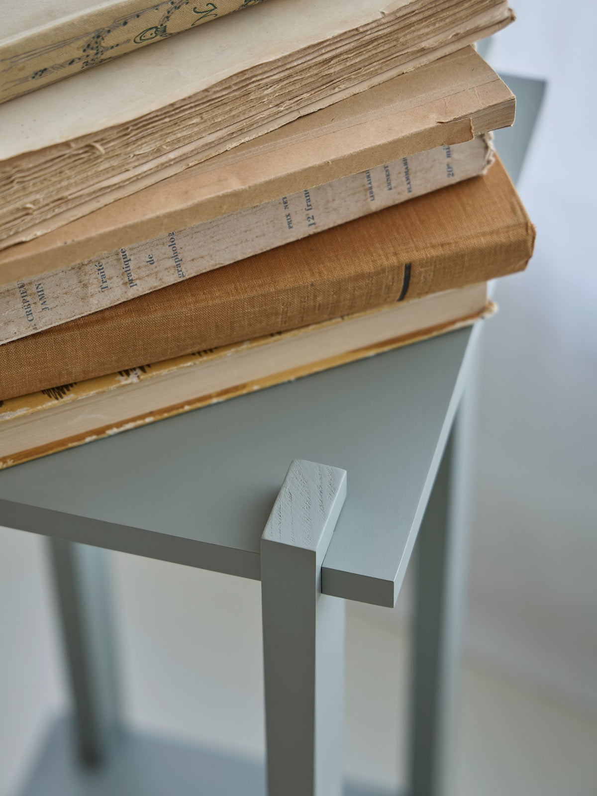 GLADE Plant stand