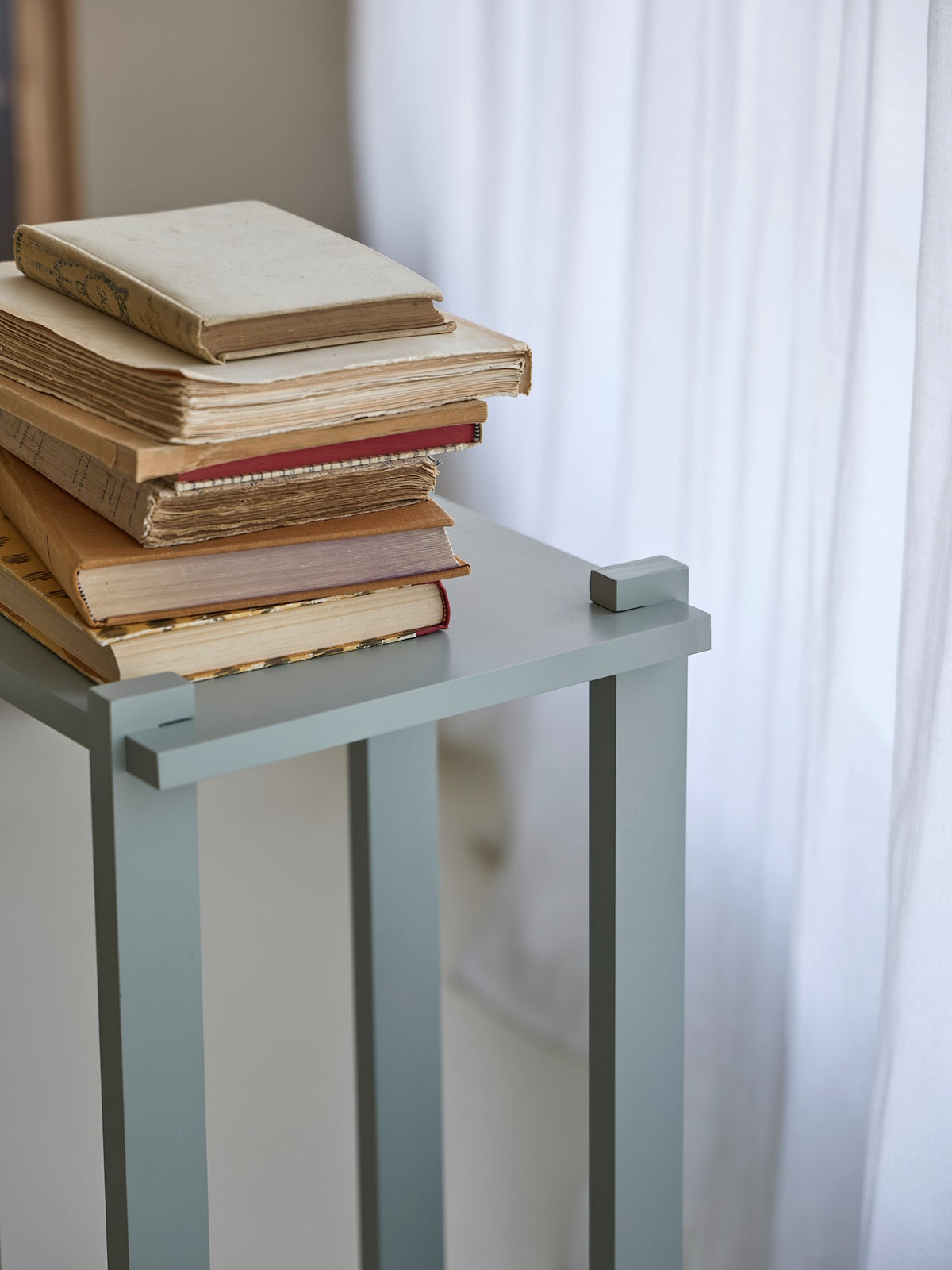 GLADE Plant stand