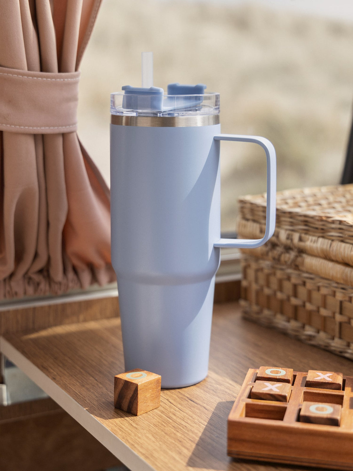 Mug with handle and straw 880 ml