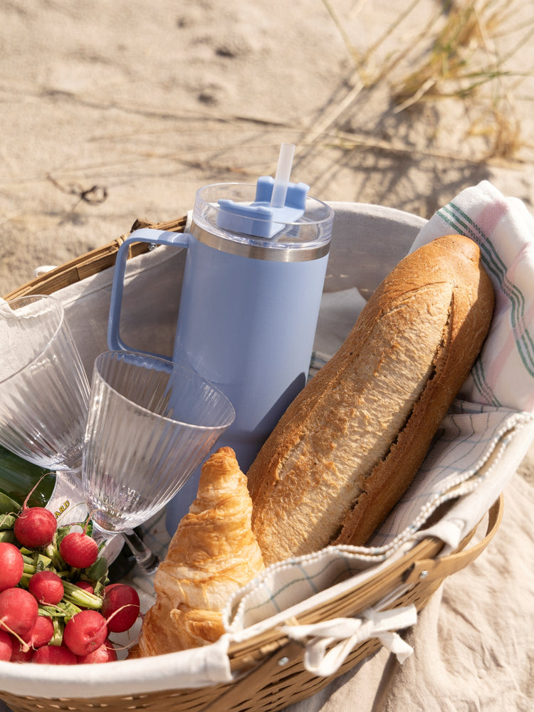 Mug with handle and straw 880 ml