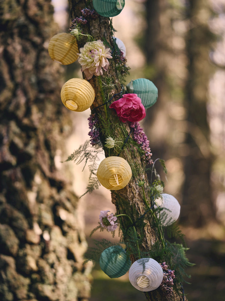 Solar string lights with lanterns